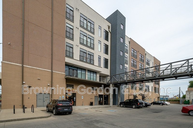 One Bedroom condo in the Melrose neighborhood available for immediate move in! property image
