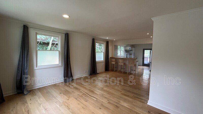 Bright and Unique! property image