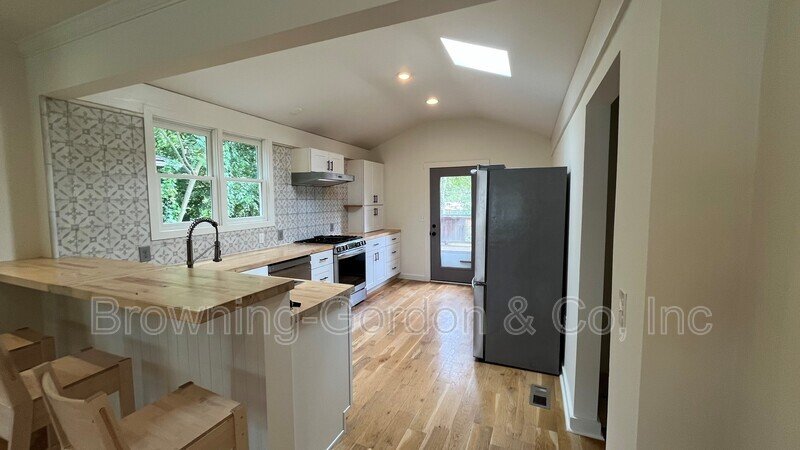 Bright and Unique! property image