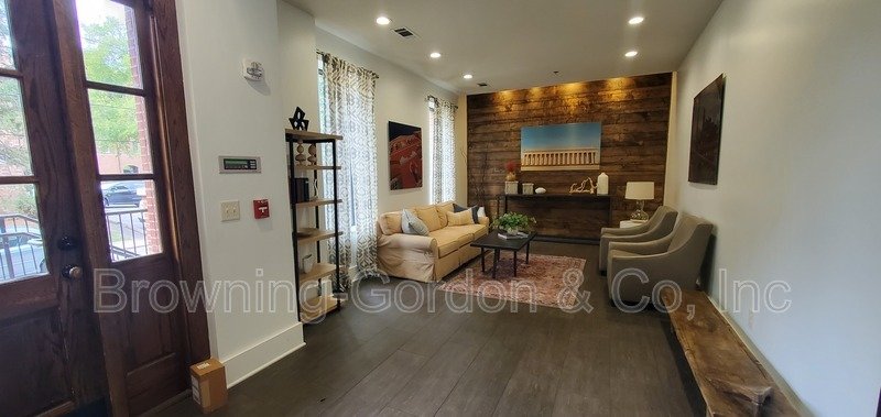 Free month's rent on the second month! One bedroom on 30th Avenue North available for immediate move in. property image