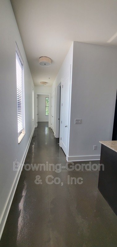 Free month's rent on the second month! One bedroom on 30th Avenue North available for immediate move in. property image