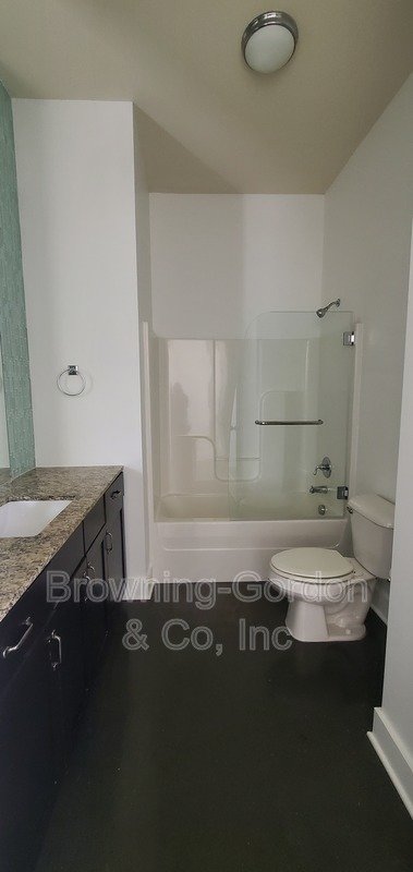 Free month's rent on the second month! One bedroom on 30th Avenue North available for immediate move in. property image