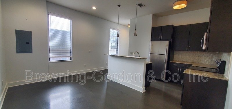 Free month's rent on the second month! One bedroom on 30th Avenue North available for immediate move in. property image