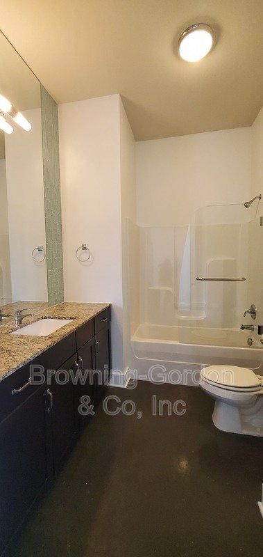 Free month's rent on the second month! One bedroom on 30th Avenue North available for immediate move in. property image