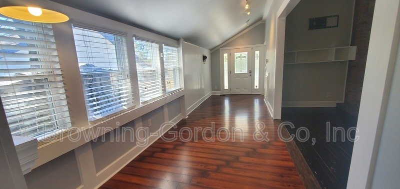 Charming Two Bedroom Cottage in the Cleveland Park Neighborhood of East Nashville. property image