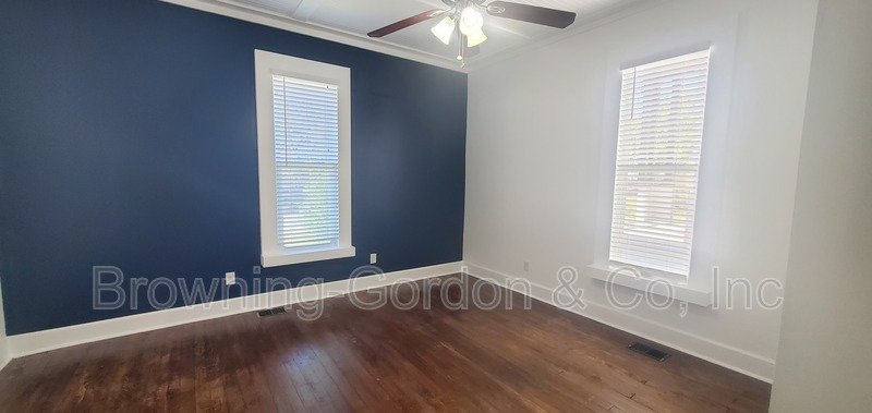 Charming Two Bedroom Cottage in the Cleveland Park Neighborhood of East Nashville. property image