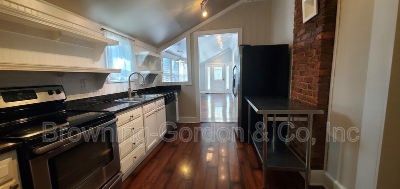 Charming Two Bedroom Cottage in the Cleveland Park Neighborhood of East Nashville. property image