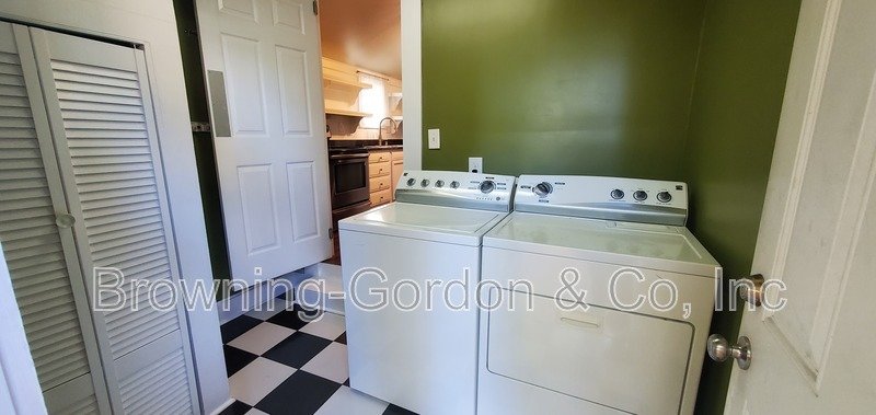 Charming Two Bedroom Cottage in the Cleveland Park Neighborhood of East Nashville. property image