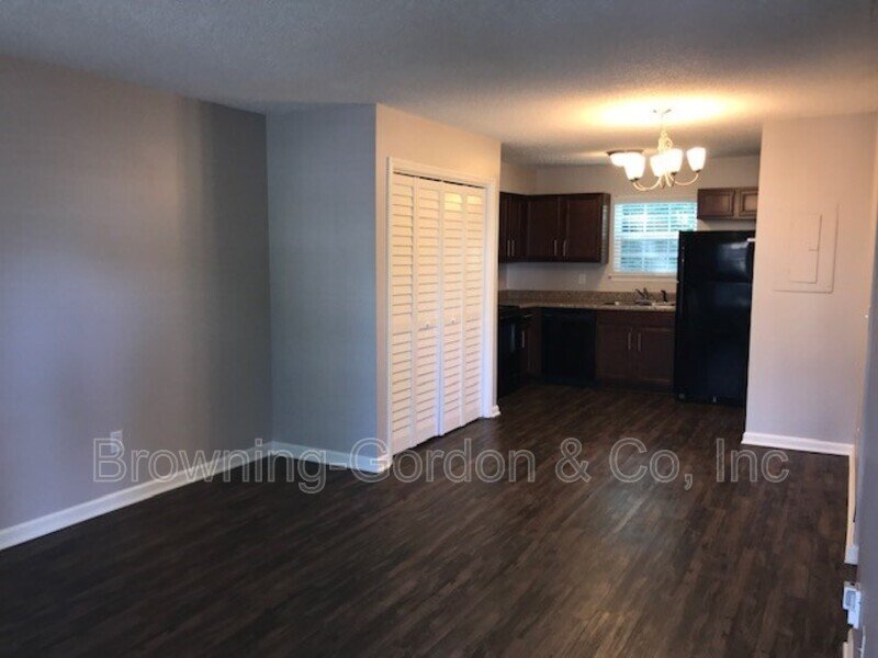 Cozy 2 bedroom located in the 12th Ave. South area! property image