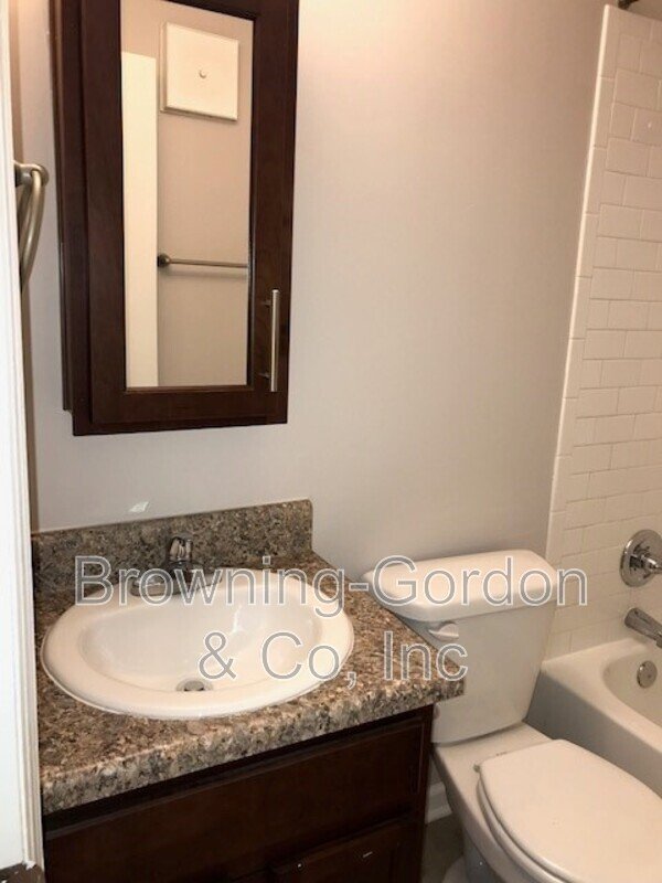 Cozy 2 bedroom located in the 12th Ave. South area! property image