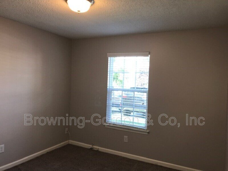 Cozy 2 bedroom located in the 12th Ave. South area! property image