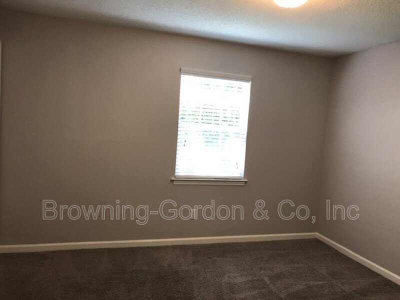 Cozy 2 bedroom located in the 12th Ave. South area! property image