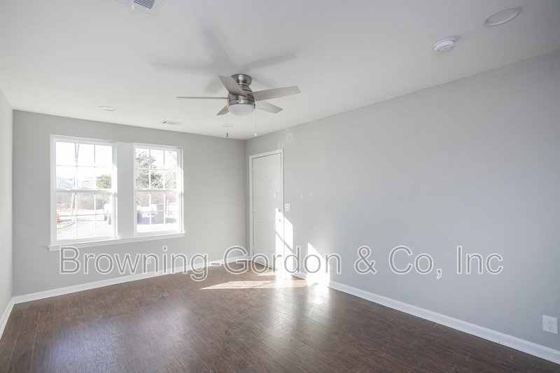 Two Bedroom one bath renovated Duplex on Brick Church Pike! property image