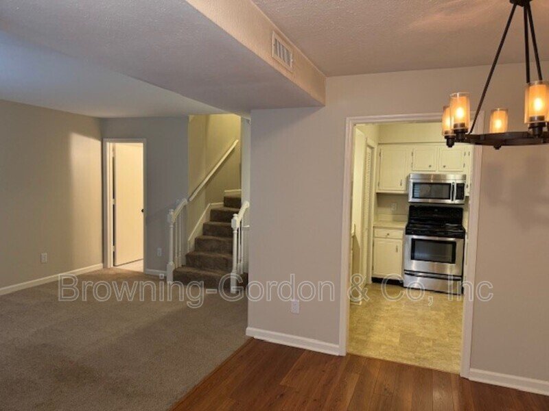 Cozy 2 bedroom located in the Donelson area! property image