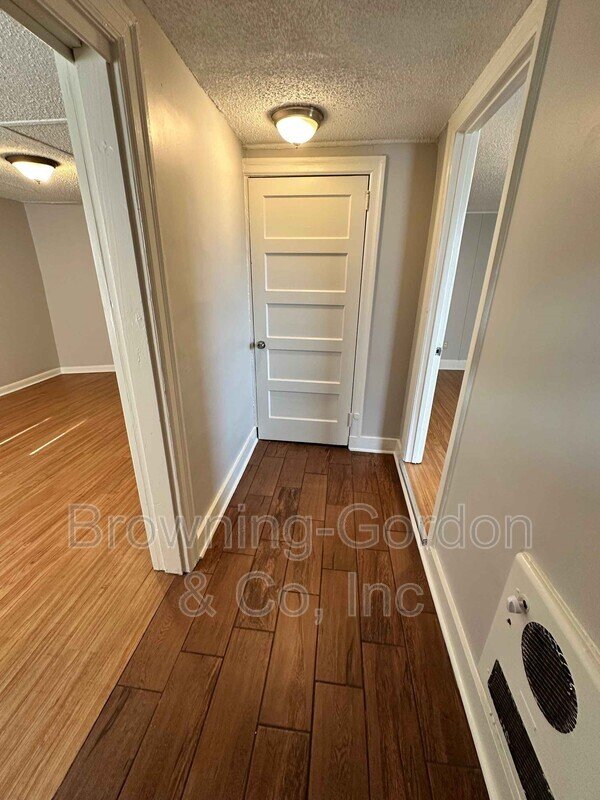 Cozy 1-Bedroom Near Trendy 12th Ave. South – A Must-See! property image