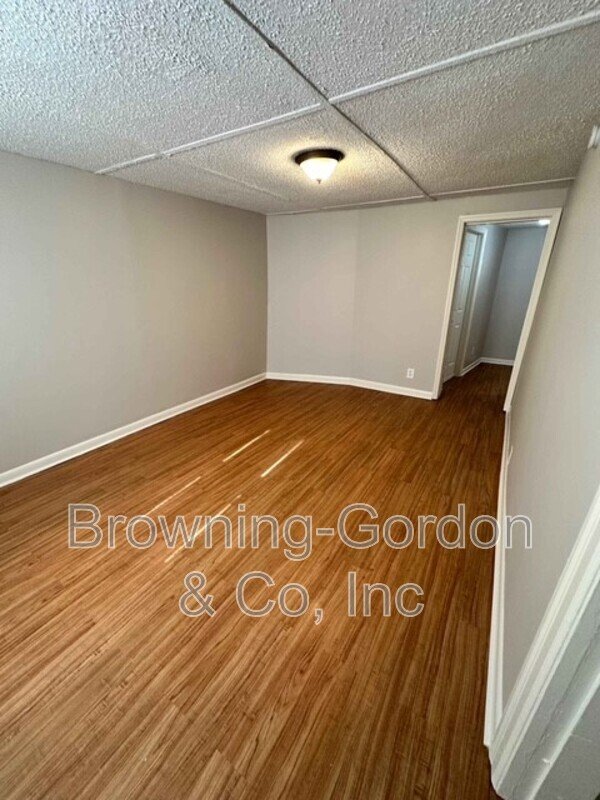 Cozy 1-Bedroom Near Trendy 12th Ave. South – A Must-See! property image