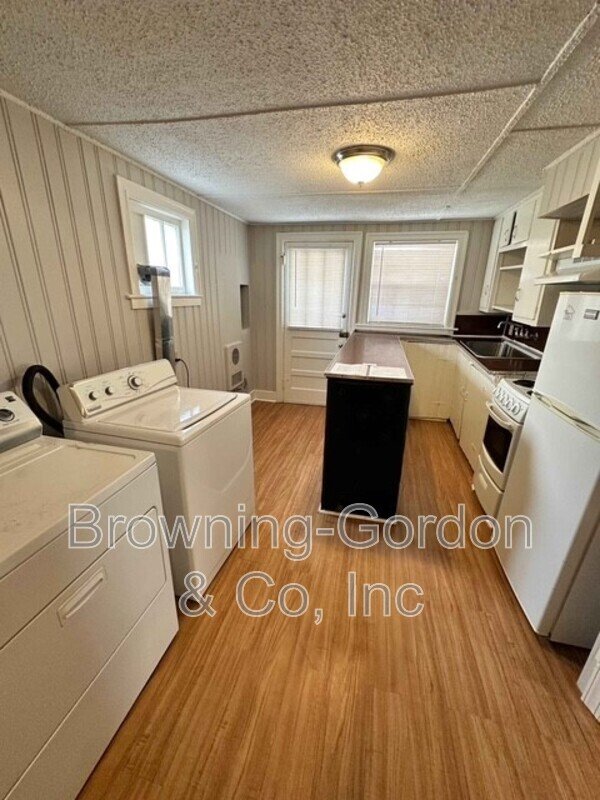 Cozy 1-Bedroom Near Trendy 12th Ave. South – A Must-See! property image