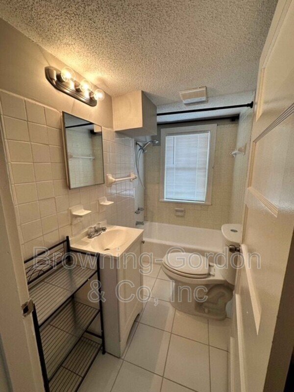 Cozy 1-Bedroom Near Trendy 12th Ave. South – A Must-See! property image