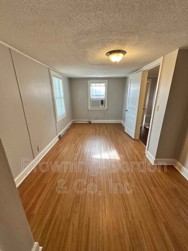 Cozy 1-Bedroom Near Trendy 12th Ave. South – A Must-See! property image