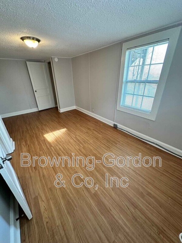 Cozy 1-Bedroom Near Trendy 12th Ave. South – A Must-See! property image