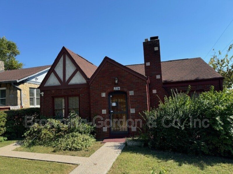 Charming Tudor-Style 2-Bedroom Home in the 12th Ave South neighborhood property image