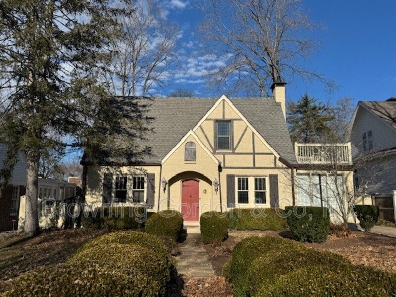 Gorgeous Tudor home located in the Belle Meade Links neighborhood! property image