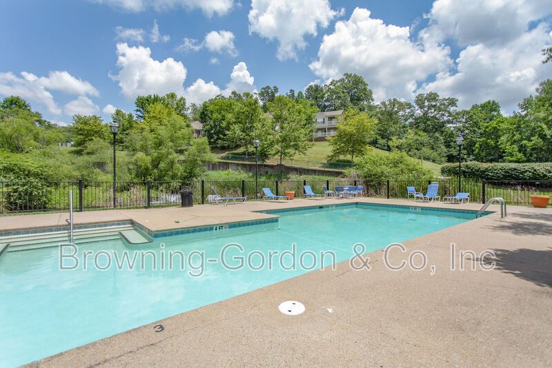 One Bedroom, one bath in Montview Condos! property image