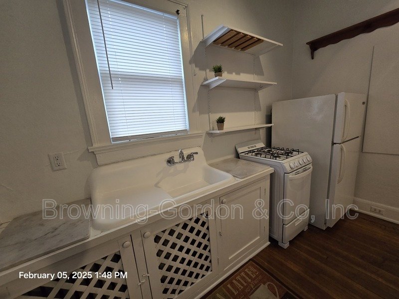 One Bedroom on Belmont Blvd!  Available for immediate move in. property image